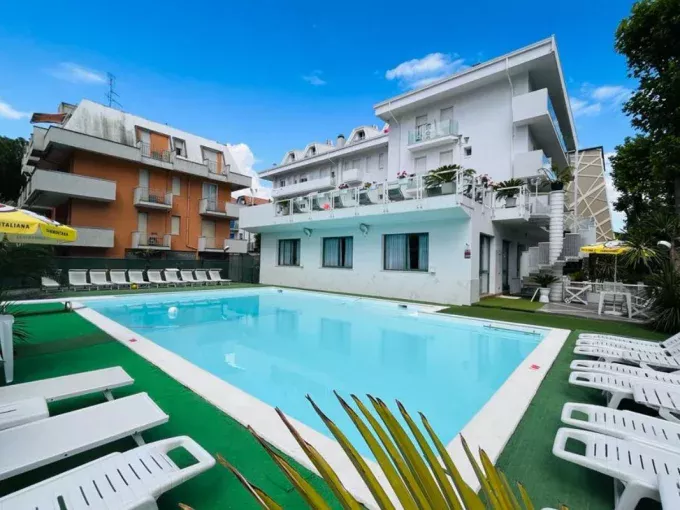 Affittasi Albergo 3 Stelle A Igea Marina, 30mt. Dal Mare