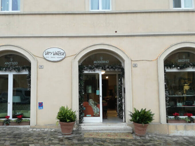 Attività Di Antiquariato E Modernariato2