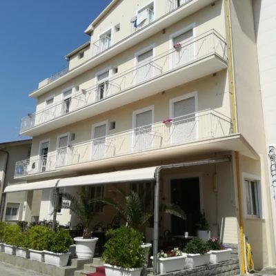 In Vendita A Rimini Torre Pedrera Albergo 3 Stelle.