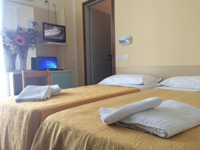 Rimini 100mt. Dal Mare, Affitto Albergo 3 Stelle